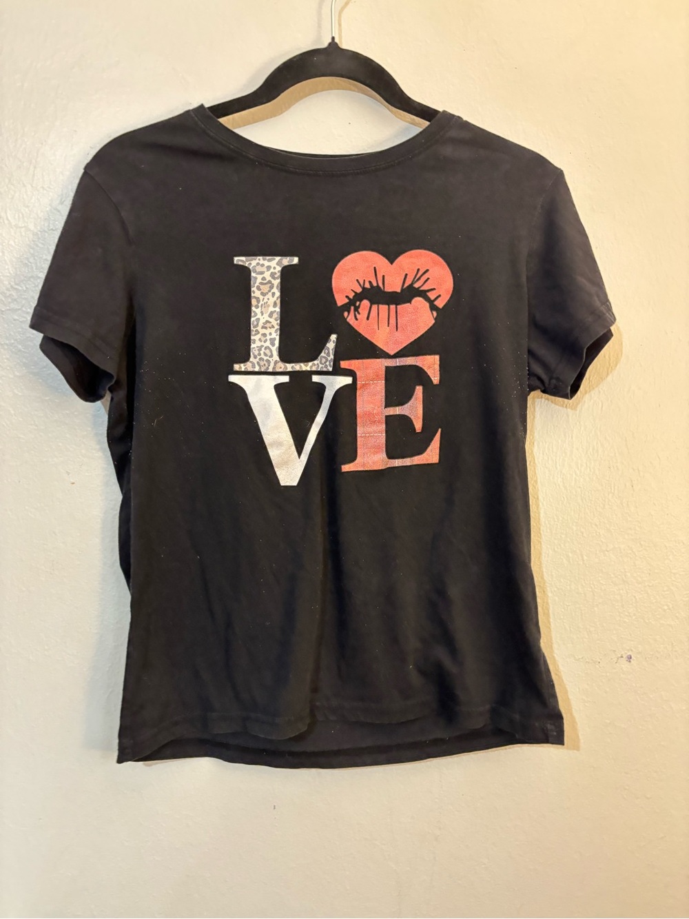 SHEIN Black Short Sleeve LOVE Graphic Tee with Red Heart & White Leopard Print